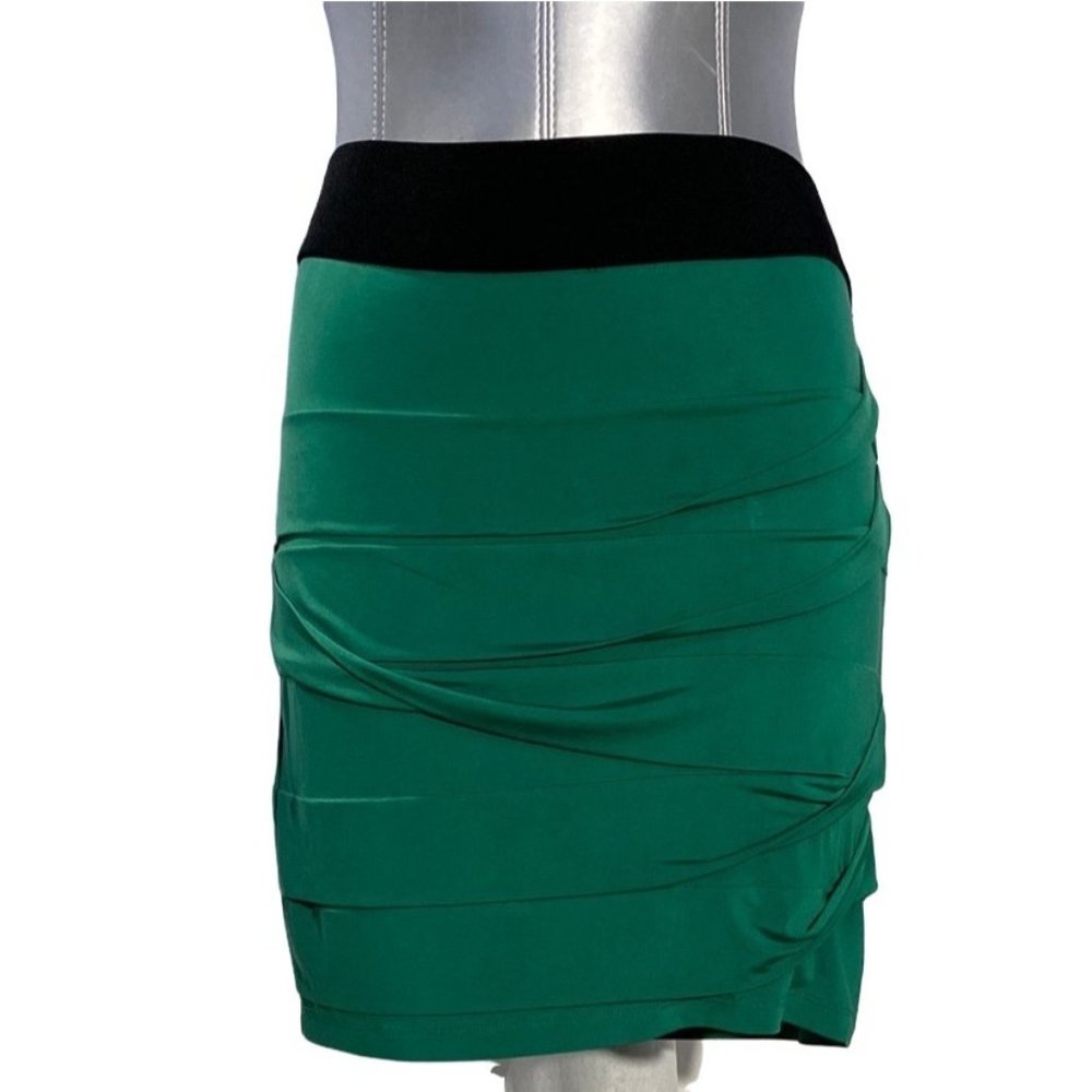 BCBGeneration S Mini Skirt Emerald Green Pleated Twist Stretch Date Night Cute‎